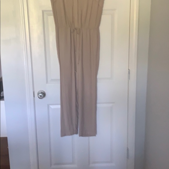 BCBG  tan romper Xs. Super cute and great 4 summer - Picture 2 of 4
